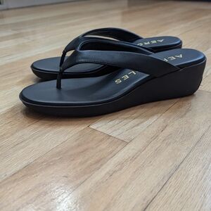 Aerosoles Wedge Thong Sandal- Isha Size 8